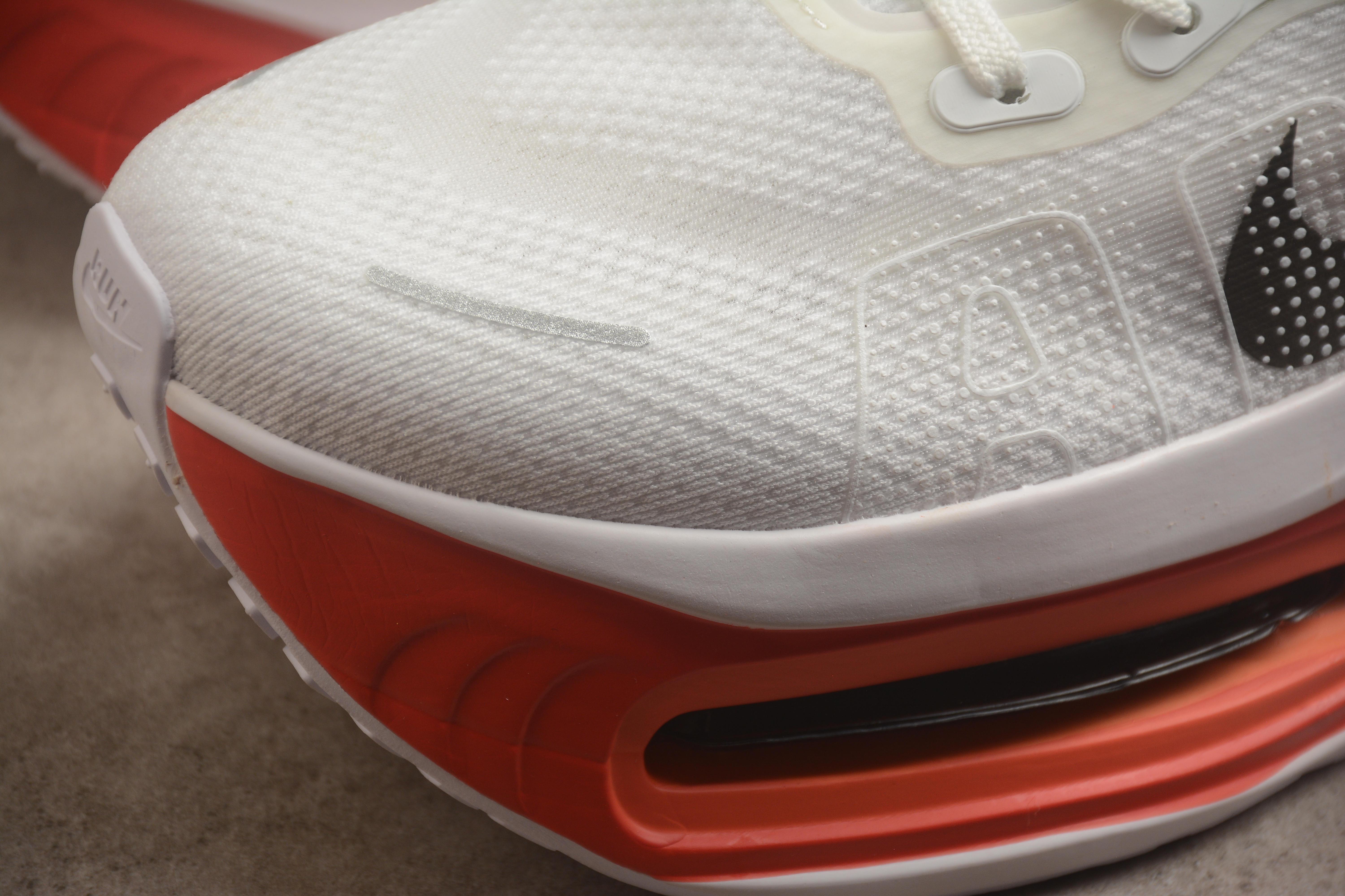 Nike Vomero Premium "Light Bone/Black/Chalk" фото № 4