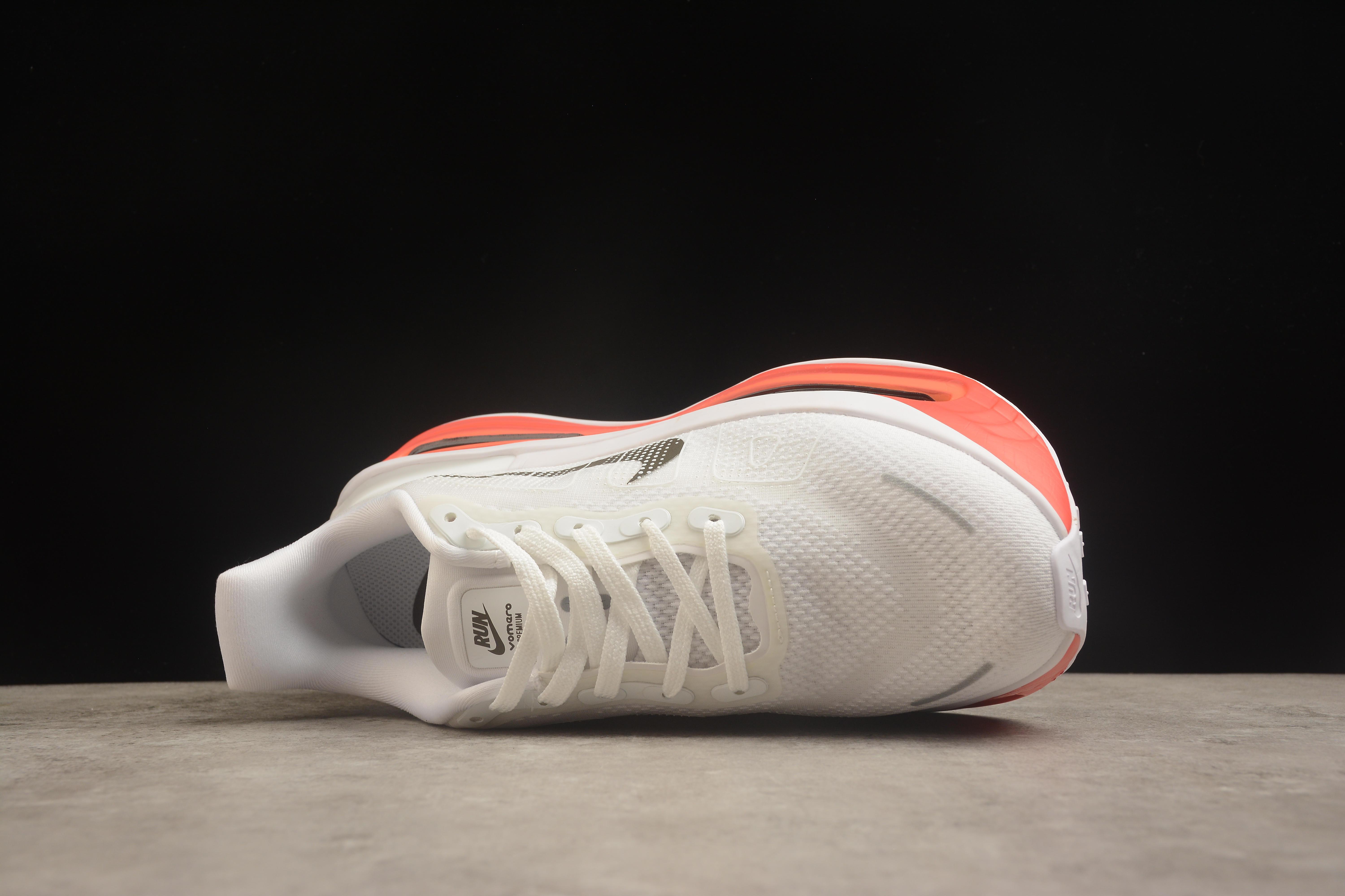 Nike Vomero Premium "Light Bone/Black/Chalk" фото № 8