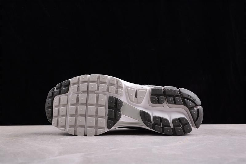 Nike Zoom Vomero 5 "White/Grey" фото № 9