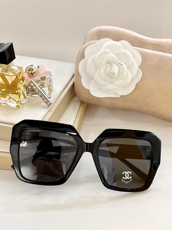 Солнцезащитные очки Balenciaga Temples With Inscriptions "Black" фото № 2