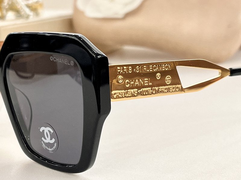 Солнцезащитные очки Balenciaga Temples With Inscriptions "Black" фото № 4