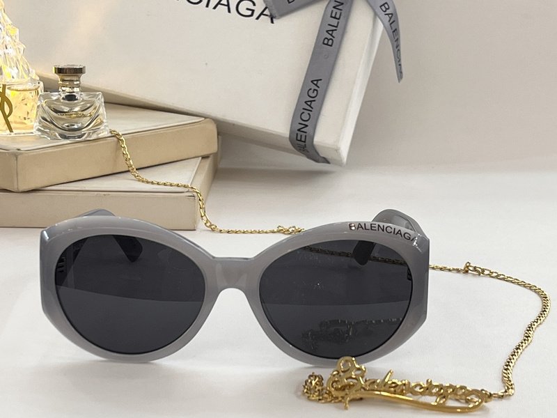Солнцезащитные очки Balenciaga Round Shaped And One Side Inscription "Gray" фото № 2