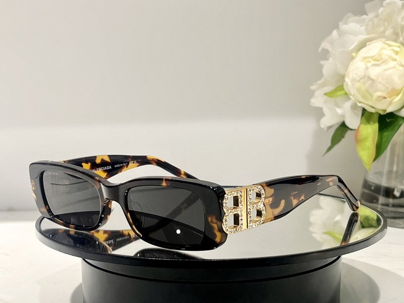 Солнцезащитные очки Balenciaga Rectangle Frame And Two Side Decorated Temples "Brown/Gold" фото № 2