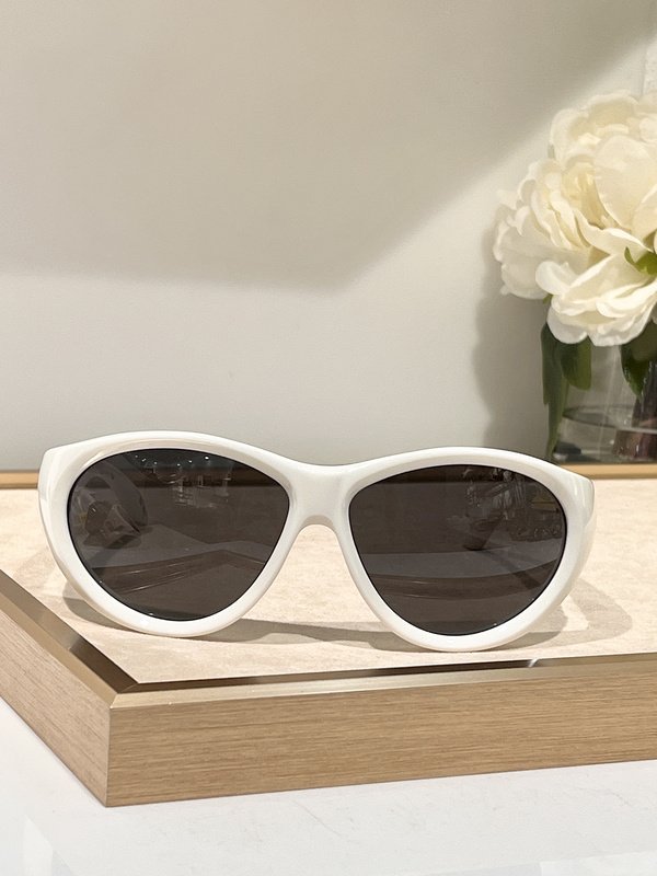 Солнцезащитные очки Balenciaga Temples With Wave "White" фото № 2