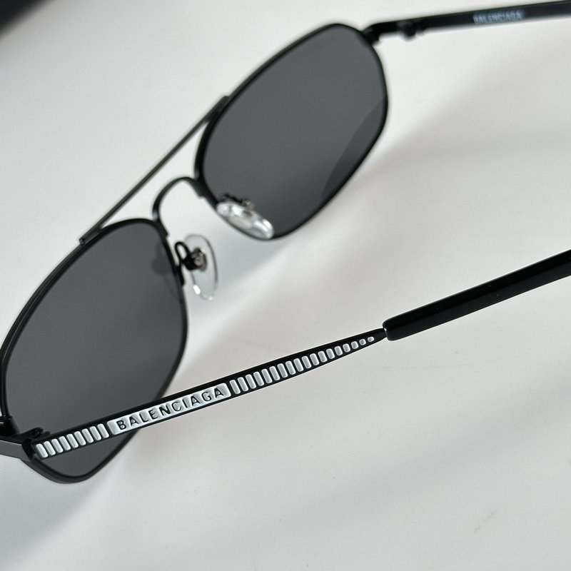 Солнцезащитные очки Balenciaga Aviator Shape And Thin Temples "Black" фото № 2