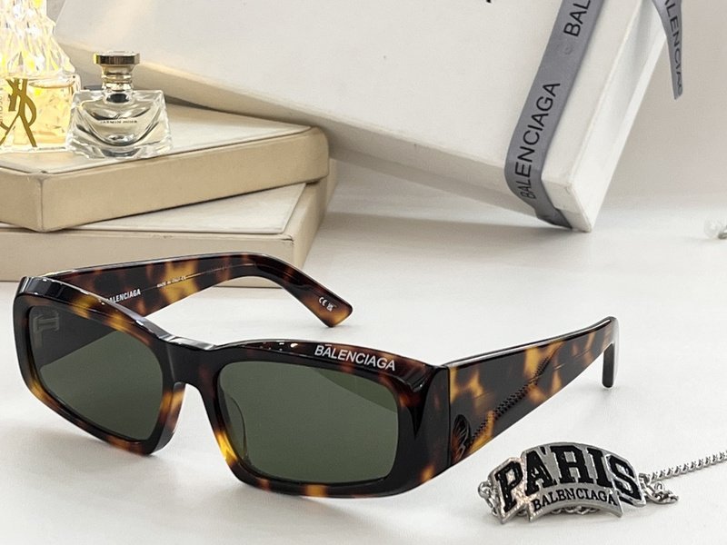 Солнцезащитные очки Balenciaga Rectangle Shaped And Front Inscription "Brown/Yellow" фото № 2