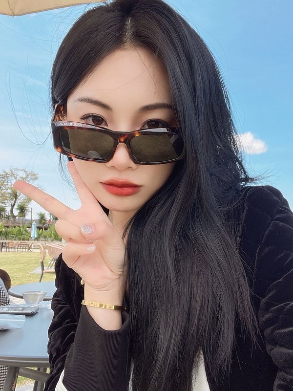 Солнцезащитные очки Balenciaga Rectangle Shaped And Front Inscription "Brown/Yellow" фото № 3