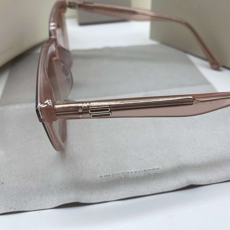 Солнцезащитные очки Gentle Monster Temples Decorated By Two Ovals And Dots "Brown" фото № 5