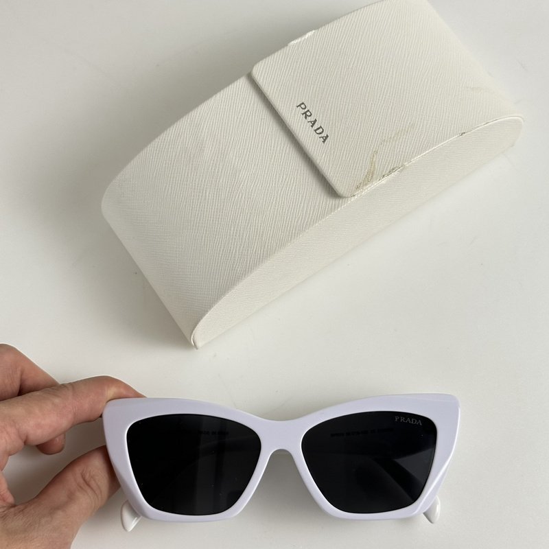 Солнцезащитные очки Prada Cat Eye Shaped With Logo "White" фото № 2