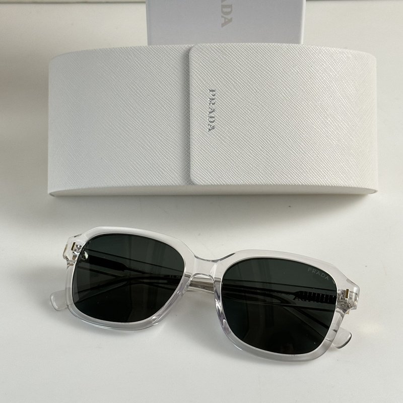 Солнцезащитные очки Prada Temples With Stripe And Logo "White" фото № 2