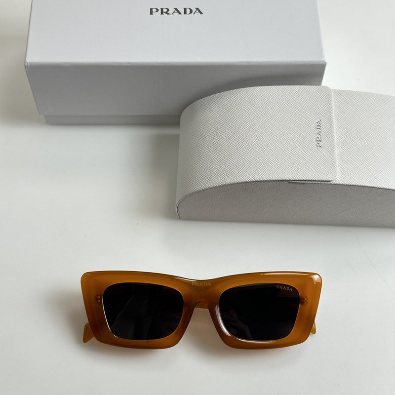 Солнцезащитные очки Prada Wide Temples With Big Logo "Ginger" фото № 2