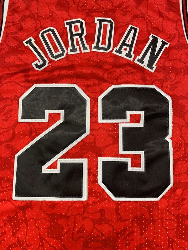 Баскетбольная Джерси Bape X Mitchell And Ness Chicago Bulls №23 Michael Jordan "Red" фото № 2