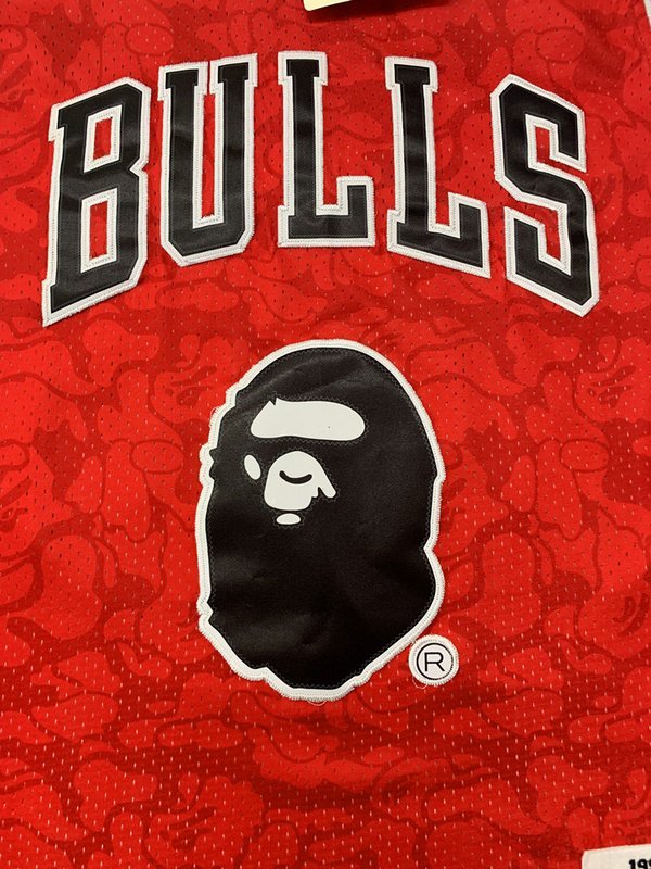 Баскетбольная Джерси Bape X Mitchell And Ness Chicago Bulls №23 Michael Jordan "Red" фото № 4