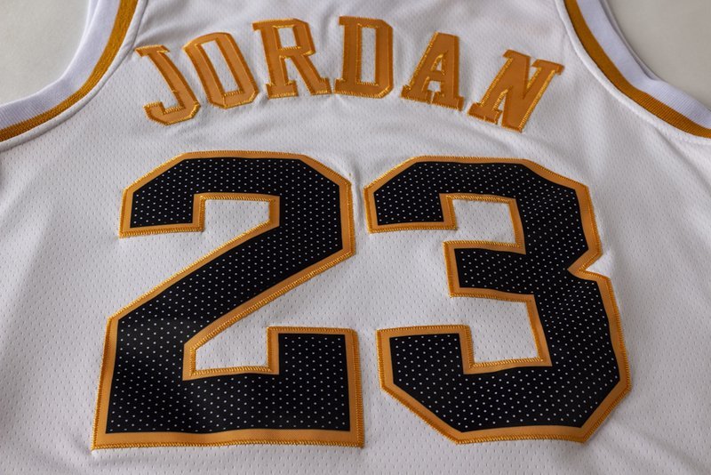 Баскетбольная Джерси Nike Chicago Bulls 19-20 №23 Michael Jordan "White" фото № 2