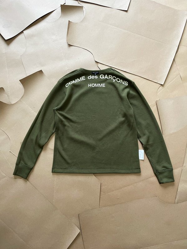 Лонгслив Сomme Des Garcons Long Inscription Back "Khaki" фото № 2