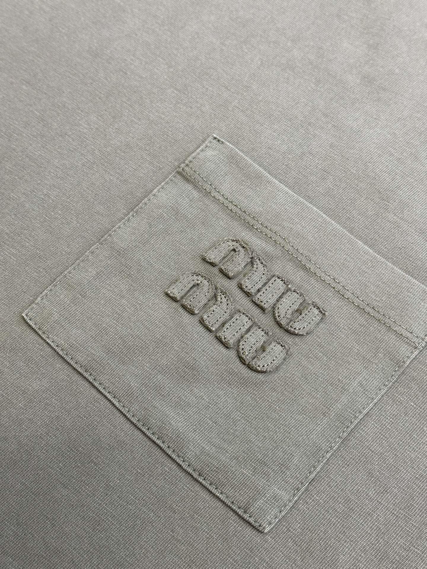 Лонгслив Miu Miu Frontside Brown Logo Miu Miu On The Pocket "Brown" фото № 5