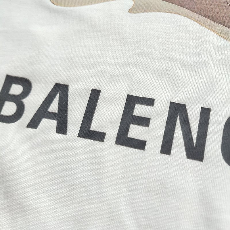 Футболка Balenciaga With Graphic Print Of Shoes "White" фото № 6