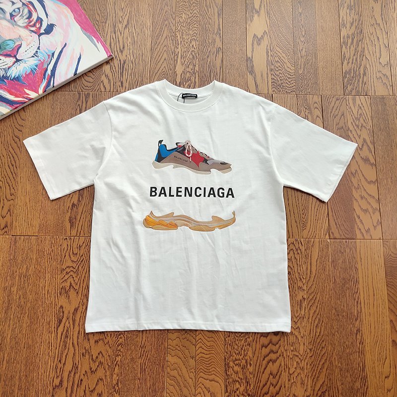 Футболка Balenciaga With Graphic Print Of Shoes "White" фото № 9