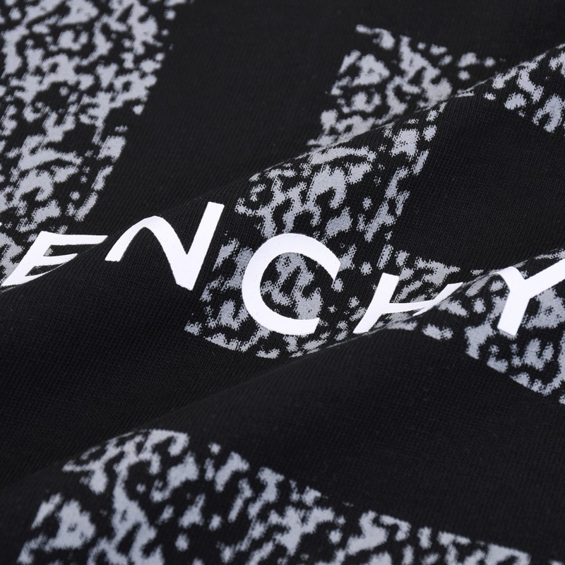 Футболка Givenchy With A Large Logo "Black" фото № 7