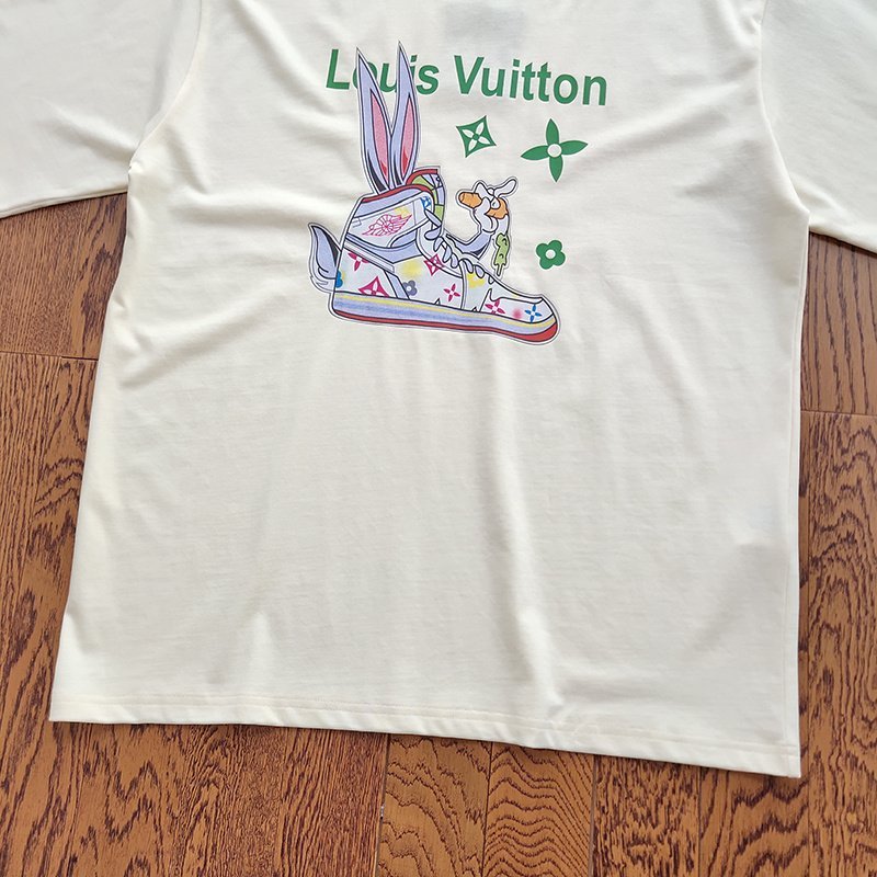 Футболка Louis Vuitton Rabbit Hiding In Sneakers "White" фото № 4