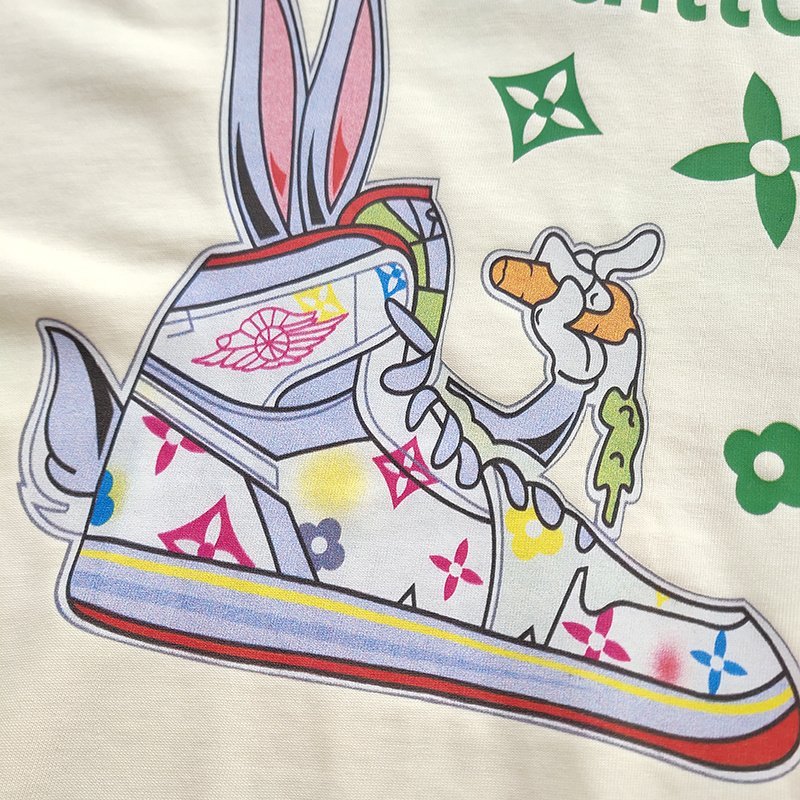 Футболка Louis Vuitton Rabbit Hiding In Sneakers "White" фото № 6