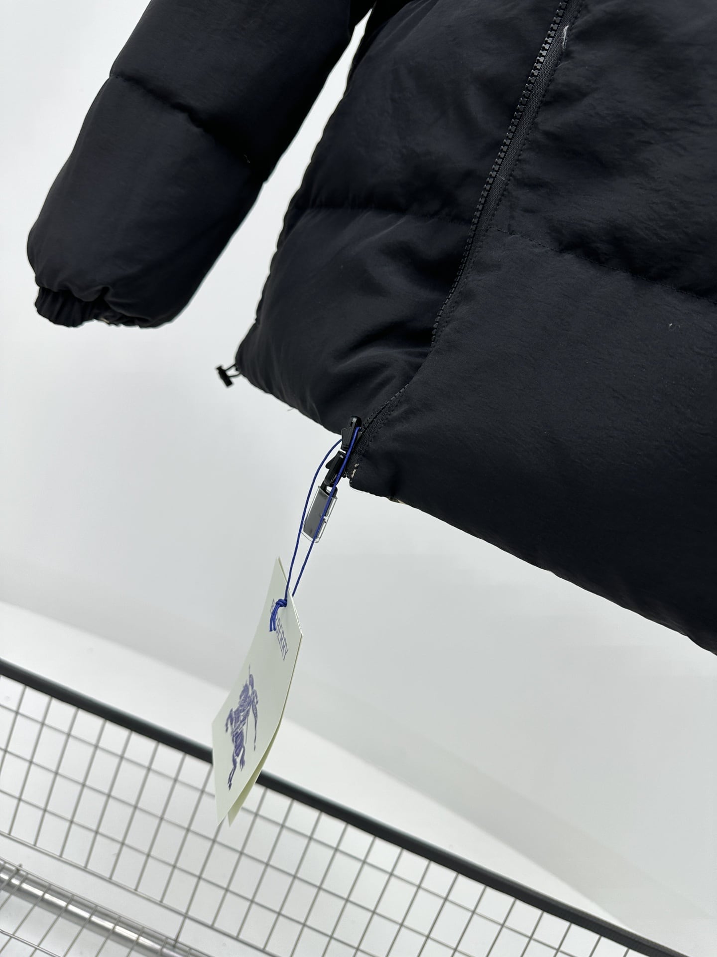 Двусторонний пуховик Burberry Dual Check "Black/Blue" фото № 6