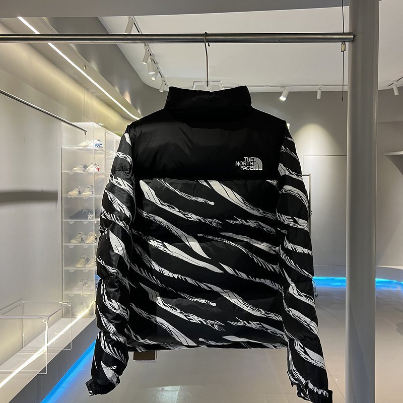 Пуховик The North Face 700 Zebra "Black" фото № 2