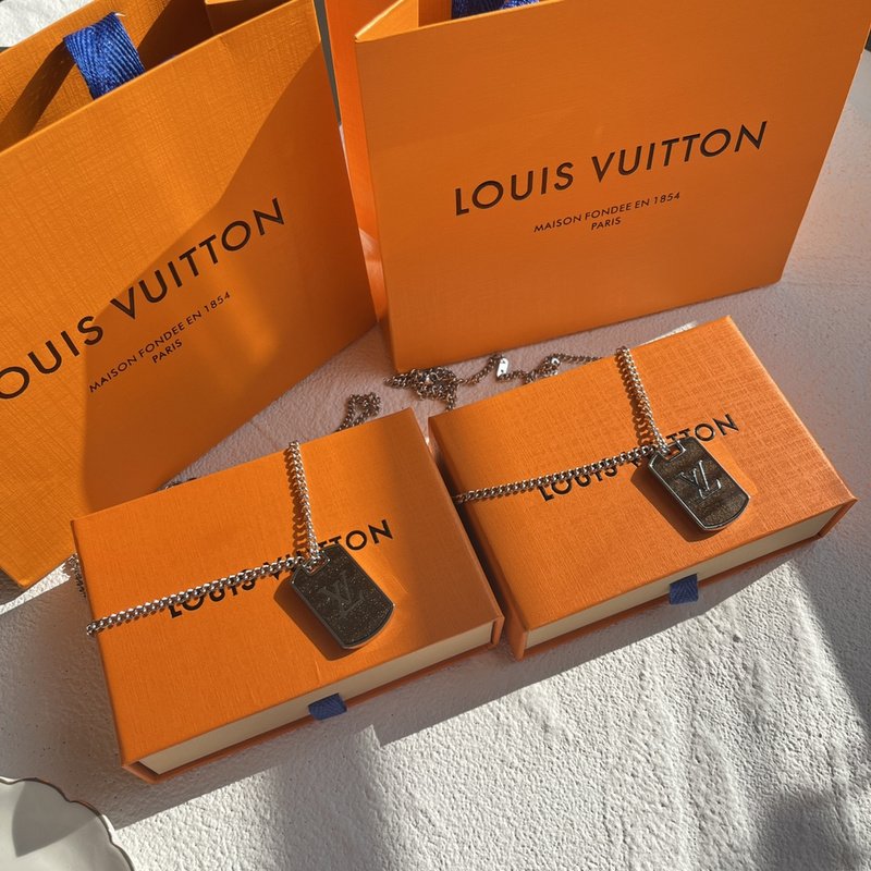 Подвеска Louis Vuitton Pendant-Logo "Silver" фото № 2