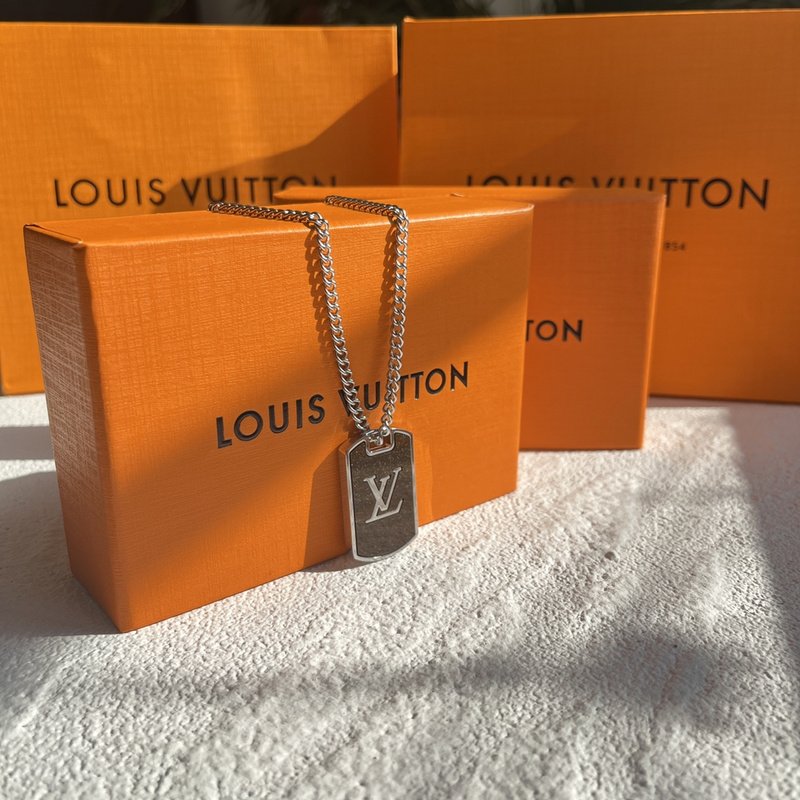 Подвеска Louis Vuitton Pendant-Logo "Silver" фото № 3