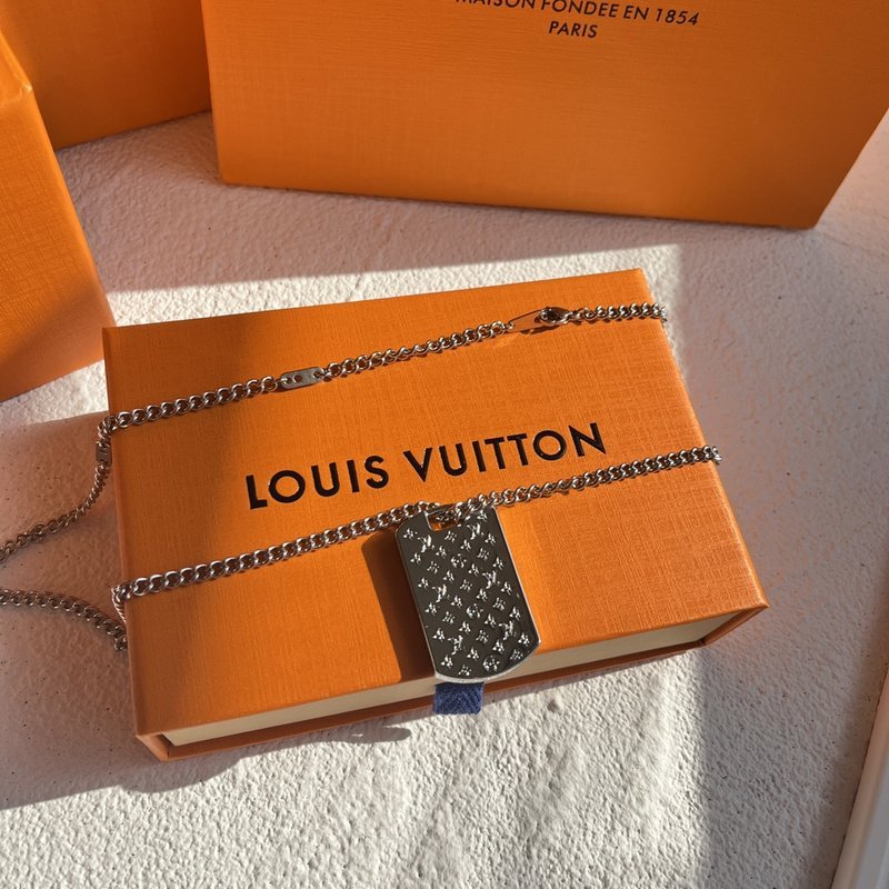 Подвеска Louis Vuitton Pendant-Logo "Silver" фото № 4