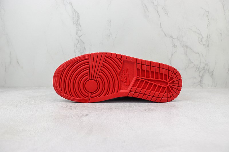 Air Jordan 1 Retro High "Satin Bred" фото № 8