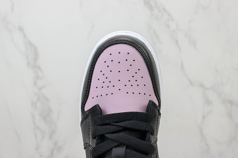 Air Jordan 1 Low "Black/Iced Lilac" фото № 4