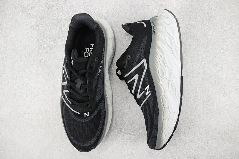 New Balance Fresh Foam X More V4 "Black/White" фото № 6