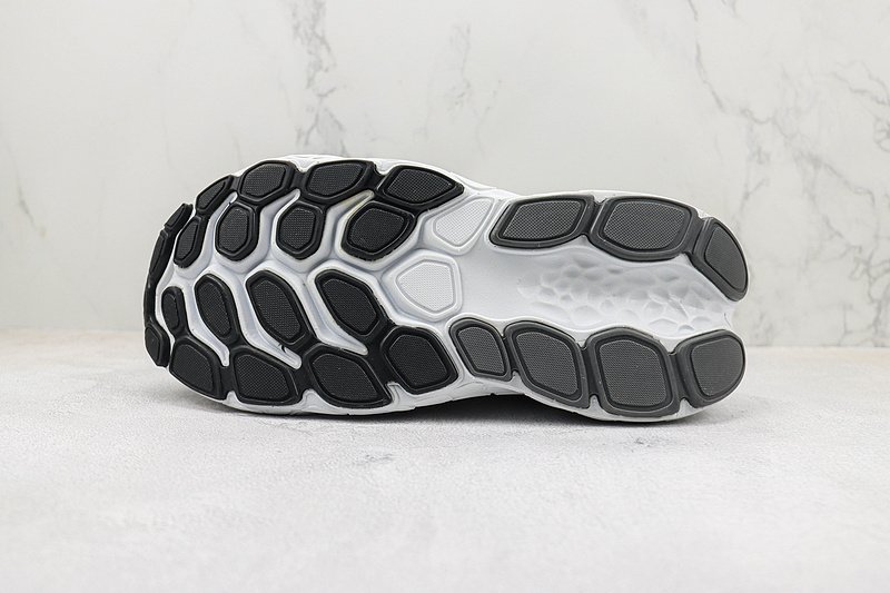New Balance Fresh Foam X More V4 "Black/White" фото № 8
