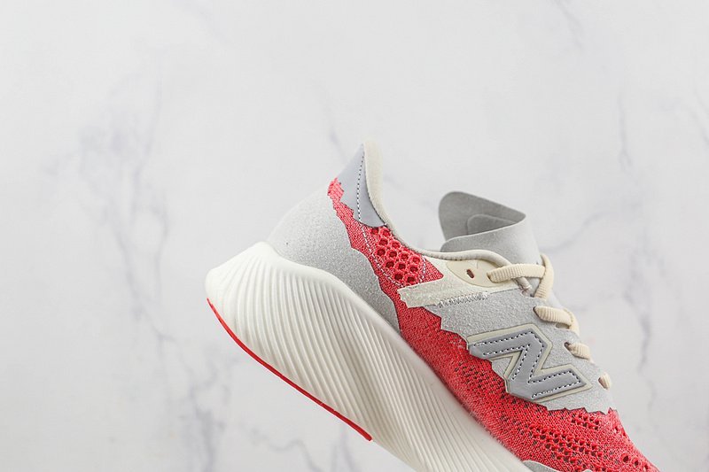 Stone Island x Tokio Design Studio x New Balance FuelCell RC Elite V2 "Energy Red" фото № 3
