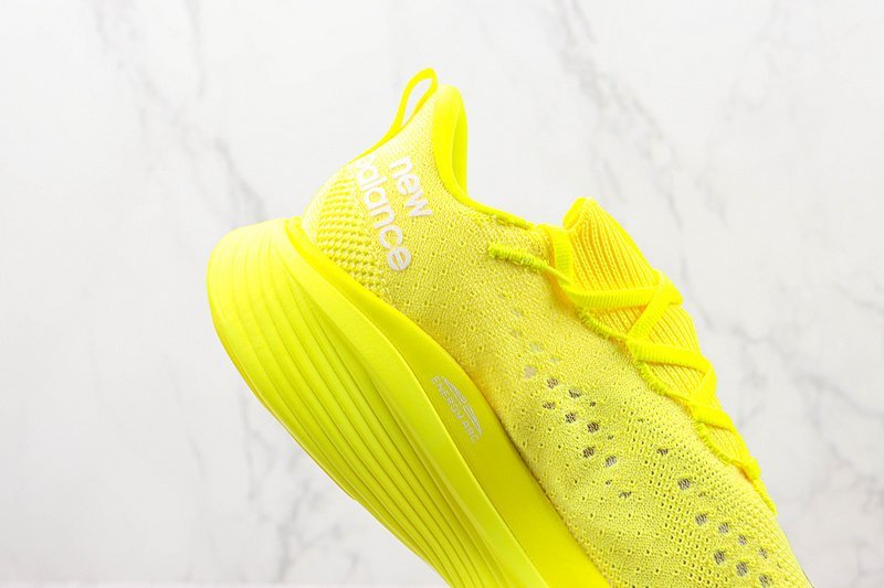 New Balance FuelCell RC Elite V3 "Strike Yellow" фото № 3