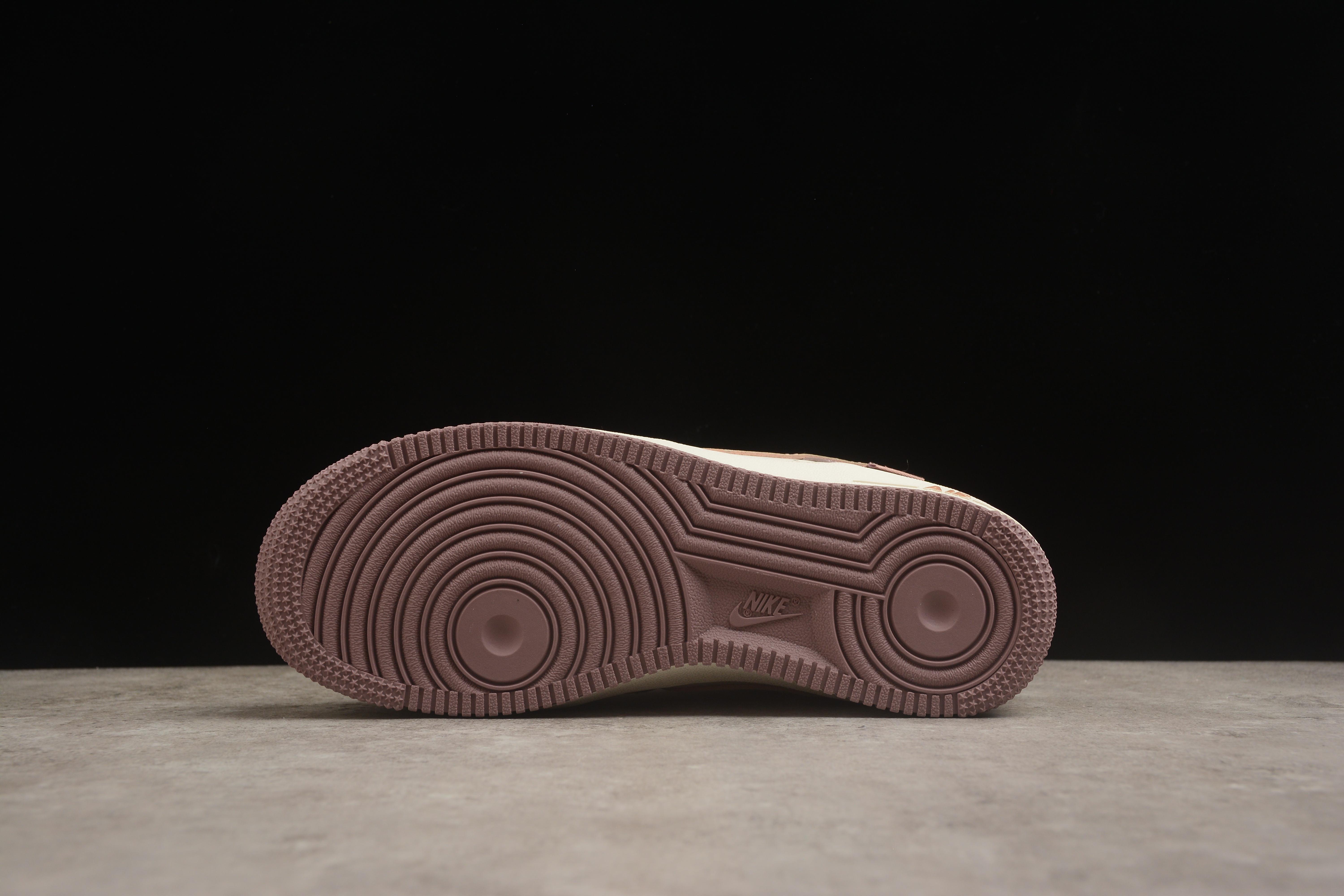 Nike Air Force 1 Low "Strawberry Bear" фото № 4