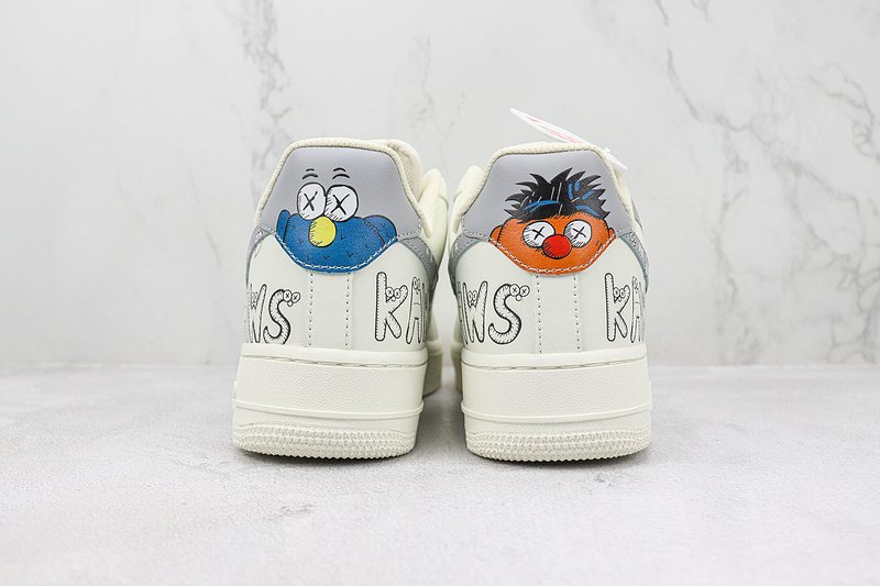 KAWS x Nike Air Force 1 Low "White/Grey/Black" фото № 9