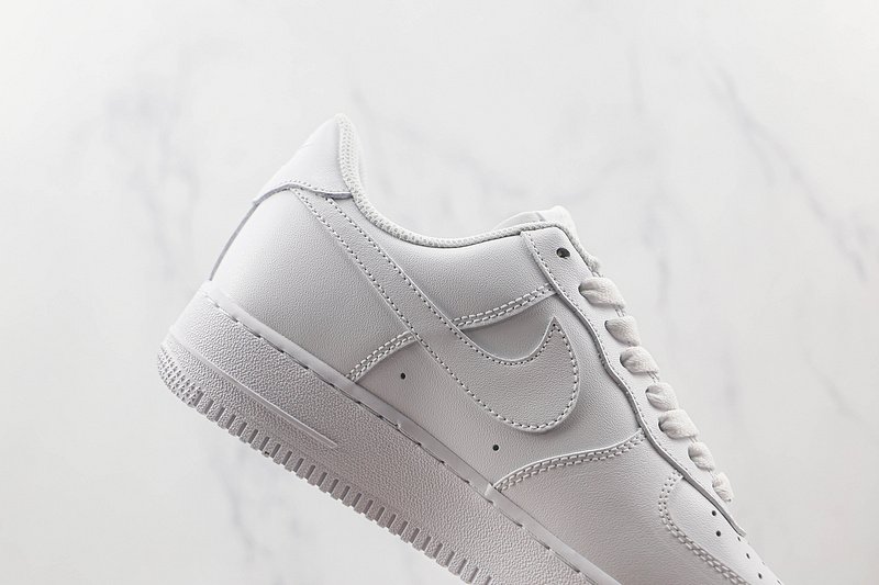 Nike Air Force 1 Low "Triple White" фото № 3