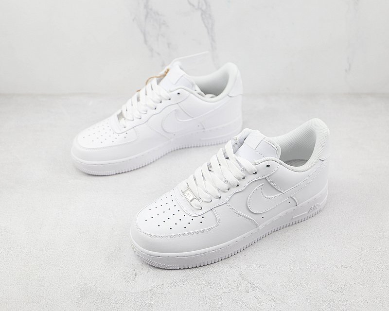 Nike Air Force 1 Low "Triple White" фото № 5