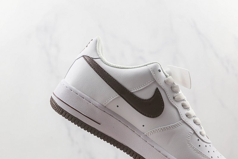 Nike Air Force 1 Low "Color of the Month White/Chocolate" фото № 3