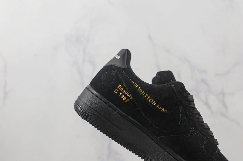 Louis Vuitton x Nike Air Force 1 Low "Full Black" фото № 3