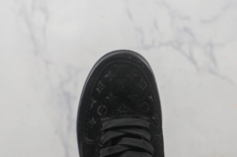 Louis Vuitton x Nike Air Force 1 Low "Full Black" фото № 4