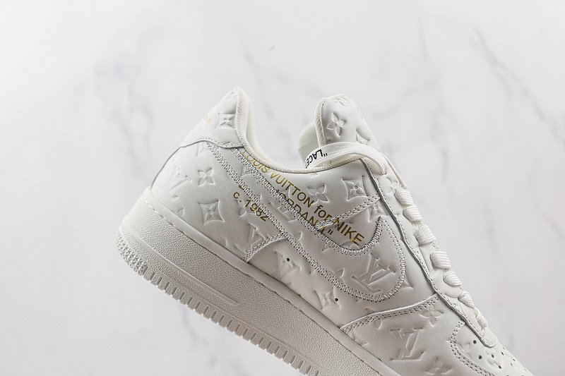 Louis Vuitton x Nike Air Force 1 Low "Triple White" фото № 3