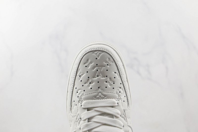Louis Vuitton x Nike Air Force 1 Low "Triple White" фото № 4