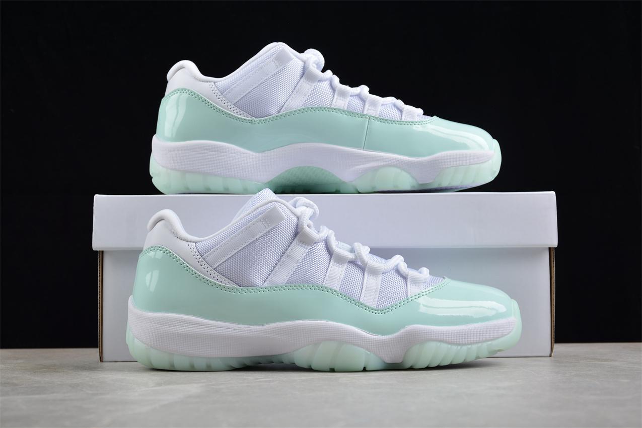 Nike Air Jordan 11 Low "Igloo" фото № 9