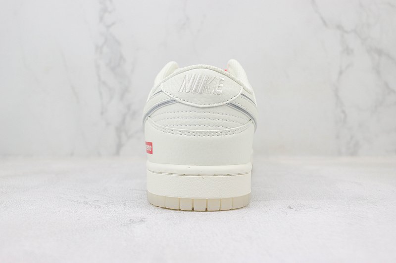Supreme x Nike Dunk Low "Off White/Red" фото № 9