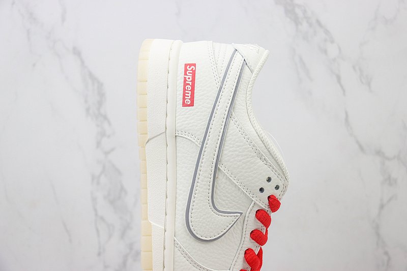 Supreme x Nike Dunk Low "Off White/Red" фото № 3