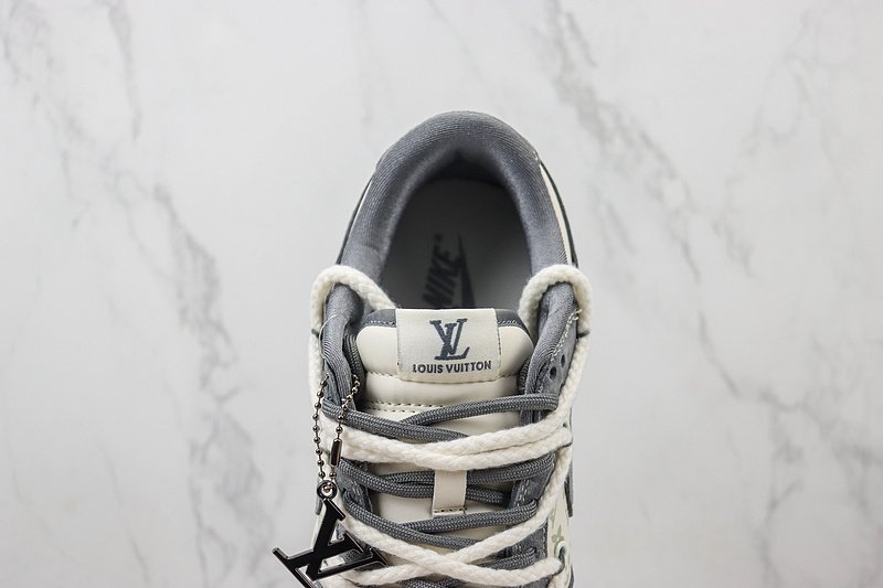 Louis Vuitton x Nike Dunk Low "Shadow Grey/White/Double Lacing" фото № 5