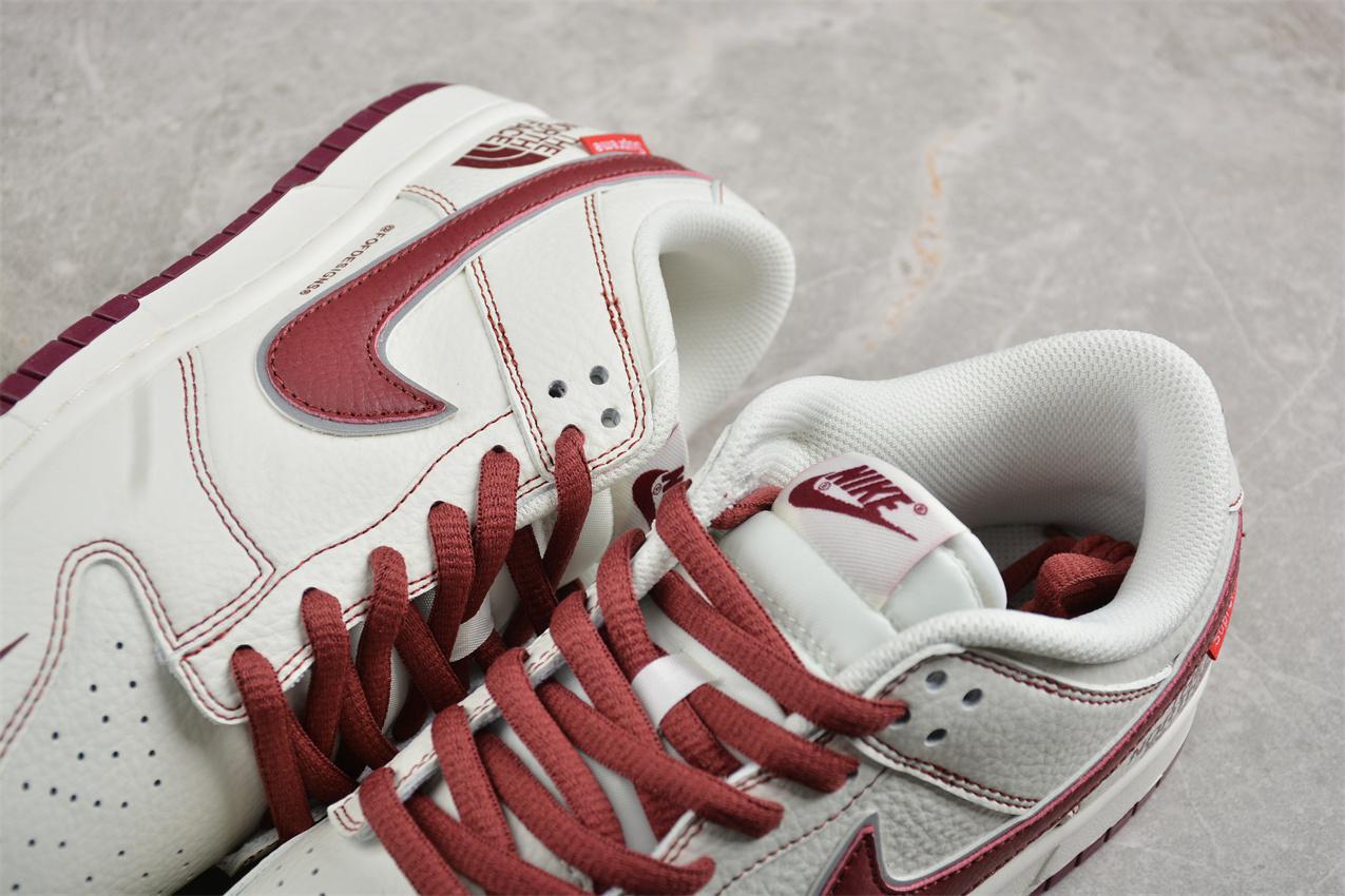 The North Face x Nike SB Dunk Low Supreme "White/Red" фото № 8